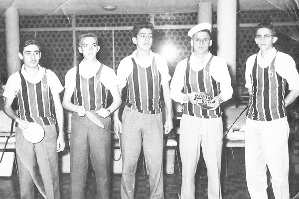 Colaboração que chega através do meu amigo Élison KPTA Fernandes. É uma foto que foi tirada no dia 8 de agosto de 1958, no interior do salão da AEC-Centro, onde foi disputado um torneio de pingue-pongue entre cidades da região. Esta foi a equipe de Franca